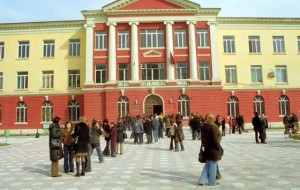 Zbardhet lista zyrtare, ja emrat që garojnë për Universitetin e Tiranës