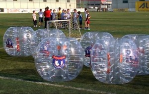 Ja si luajnë futboll klasat e gjashta të shkollës "Ernest Koliqi"