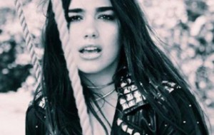 Dua Lipa koncert në sheshin “Nënë Tereza” në Tiranë