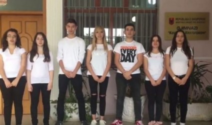Bulizmi, mesazhi i gjimnazistëve do t’ju emocionojë