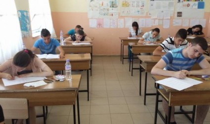 Anglisht dhe gjuhë shqipe, testet e vitit të kaluar