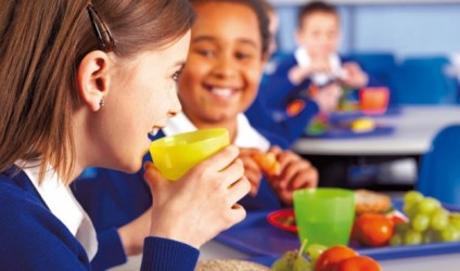 Çfarë duhet të konsumojnë fëmijët në shkollë?