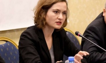 Ministrja Shahini njofton ndryshime të reja në arsim: Këtë vit me kurrikula të reja në shkolla