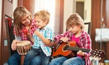 Flet shkenca: Jo celular, jepuni fëmijëve një instrument muzikor për këto arsye
