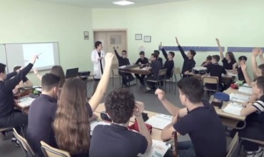 Orë model, lënda Fizikë, Klasa XI, shkolla Dora Distria, Tiranë