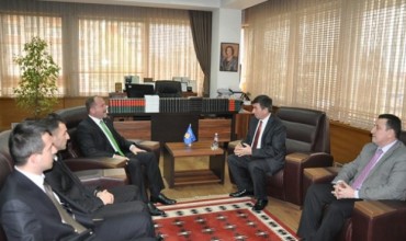 Ministri Bajrami priti rektorin e Universitetit Shtetëror të Tetovës
