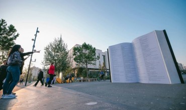 Muaji i librit përmbyllet me "Librin gjigand" në sheshin Skëndërbej