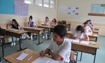 Sot provimi i parë për maturantët, në një klasë jo më shumë se 10 vetë