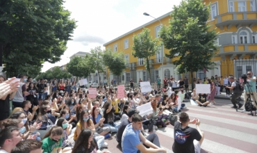 Maturantët në protestë: Testi i gjuhë-letërsisë abstrakt, kërkojmë rivlerësim të tij 