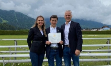 Nxënësi ekselent shqiptar, Dario Toska, dekorohet me medalje të artë nga Donald Trump