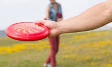 Fresbee, loja që kërkon energji dhe shpejtësi