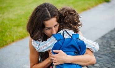Ankthi i ndarjes që përjeton fëmija juaj kur shkon për herë të parë në çerdhe, kopsht ose shkollë 