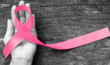 Tetori rozë, muaji i ndërgjegjësimit për kancerin e gjirit