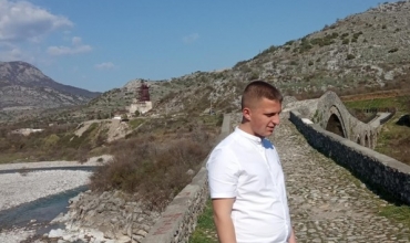 Thirrja e maturantit nga Shkodra: Ejani vizitoni “Urën e Mesit”!