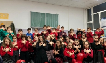 Festa e Flamurit në klasën e mësimdhënëses nga Prishtina Filloreta Mustafa-Dermaku