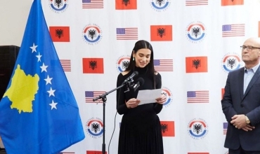 Hapet shkolla e parë shqipe në Teksas, Dua Lipa e pranishme në inaugurim tregoi si arriti të mos harronte gjuhën e rrënjët