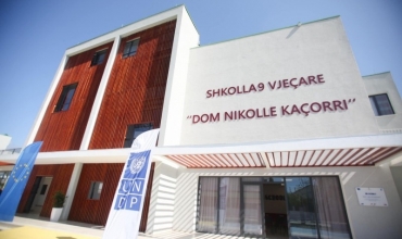 Përurohet shkolla 9-vjeçare “Dom Nikollë Kaçorri” dhe kopshti Nr. 8 “Luledielli” në Kamëz