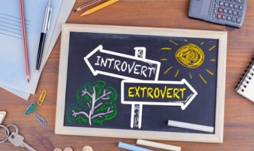 Mënyra për të angazhuar nxënësit introvert në mësim