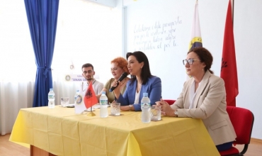 Siguria në Internet, ministrja Kushi prezanton manualin për mësuesit dhe nxënësit
