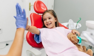 Frika e fëmijëve nga dentisti, këshilla se si t’i ndihmojmë ata 