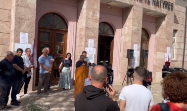 Pedagogët në protestë, kërkojnë rritje pagash dhe përmirësim kushtesh   