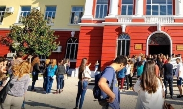 Viti i ri akademik nis me protesta, studentët i bashkohen tubimeve të pedagogëve