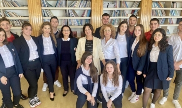  Tetori i Librit, nxënësit e "The Independet College of Tirana" takim mbreslënës me poeten Rita Petro 
