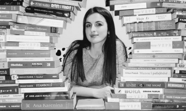 Xhuliana Murati, mësuesja e ekselencës dhe e pasionit për librat 
