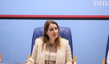 Fushata "Studio në Shqipëri", Manastirliu me maturantët: Zgjidhni ofertën akademike të universiteteve tona