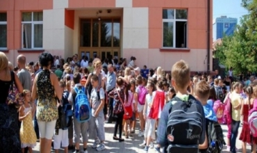 Nis viti i ri shkollor në Kosovë/ ALBAS përcjell urimet e rastit 
