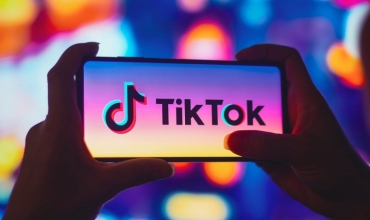 Qeveria miraton mbylljen e përkohshme të TikTok për mbrojtjen e fëmijëve dhe të rinjve