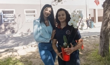 Poezi nga Elma Hoxhaj: “Trëndafili, magjia që prek zemrën”