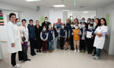 "Bëj gjëra të vogla me dashuri të madhe!"- Nga shfaqet teatrale në një mision solidariteti