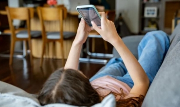 Australia do të ndalojë rrjetet sociale për fëmijët nën 16 vjeç, kur nis aplikimi