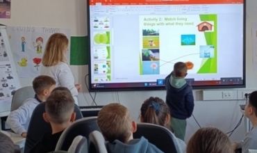 Or&euml; SmartLab, Anglisht III: Living & Non-Living Things