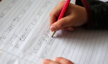 UNESCO nd&euml;rhyn p&euml;r t&euml; shp&euml;tuar shkrimin e dor&euml;s n&euml; epok&euml;n dixhitale