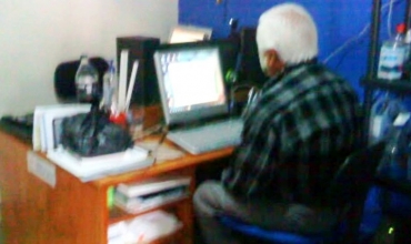 Dashuri q&euml; nuk plaket kurr&euml;, nj&euml; baba 90-vje&ccedil;ar q&euml; m&euml;son p&euml;r t&euml; ndihmuar vajz&euml;n e tij