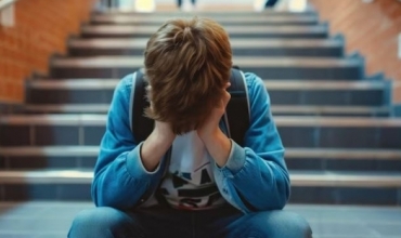 Dhuna dhe vrasjet n&euml;p&euml;r shkolla ose p&euml;rtej tyre, nuk kan&euml; komb&euml;si!