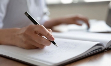 Marjela Nuredinaj: Kryefjala dhe r&euml;nd&euml;sia e saj n&euml; struktur&euml;n e fjalis&euml;