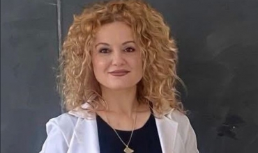 Manushaqe Hoxha La&ccedil;i: M&euml;suesi, prindi i dyt&euml; q&euml; ndez drit&euml;n e jet&euml;s