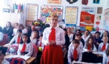 Mimoza Xhindi: "Pema e jet&euml;s", nj&euml; mesazh plot dashuri p&euml;r shkoll&euml;n, nx&euml;n&euml;sit dhe m&euml;suesit
