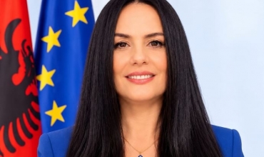&ldquo;M&euml;suesi &euml;sht&euml; global&rdquo; &ndash; poezi nga Teuta Bil&ccedil;ari 