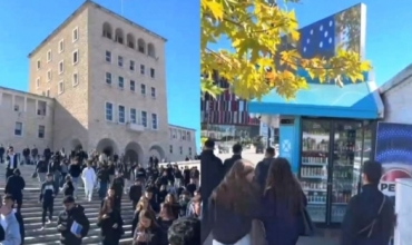 Jo vet&euml;m Mjek&euml;sia dhe Ekonomiku! Politekniku bojkoton m&euml;simin! Student&euml;t marshojn&euml; drejt ish-Bllokut 
