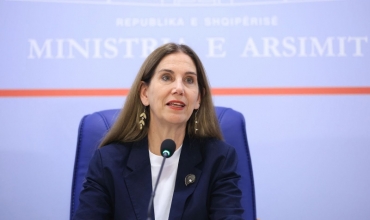 Kumbaro: Shkollat vijojn&euml; m&euml;simin normalisht, thirrje prind&euml;rve p&euml;r besim dhe student&euml;ve p&euml;r dialog
