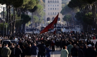Student&euml;t p&euml;r Portalin Shkollor: Pse protestojn&euml; dhe &ccedil;far&euml; k&euml;rkojn&euml; t&euml; ndryshoj&euml;?