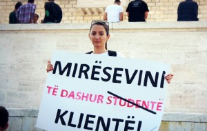 “Tarifat e papërballueshme, studentët lënë shkollën”