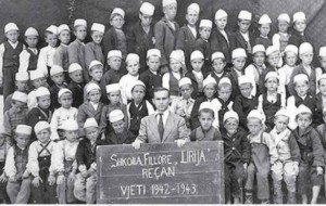Foto të shkollave të para shqipe të Tetovës dhe Gostivarit