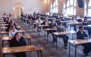 Provimi, testohen 40392 maturantë në gjuhën e huaj