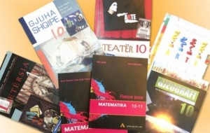 Njoftim për shitjen e teksteve shkollore në Tiranë