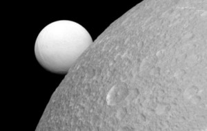 Dy hëna të Saturnit me oqeane?
